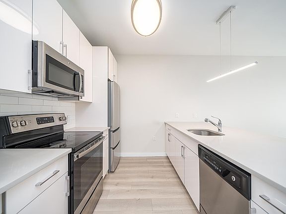 3rd image of 3 Bennett St #503