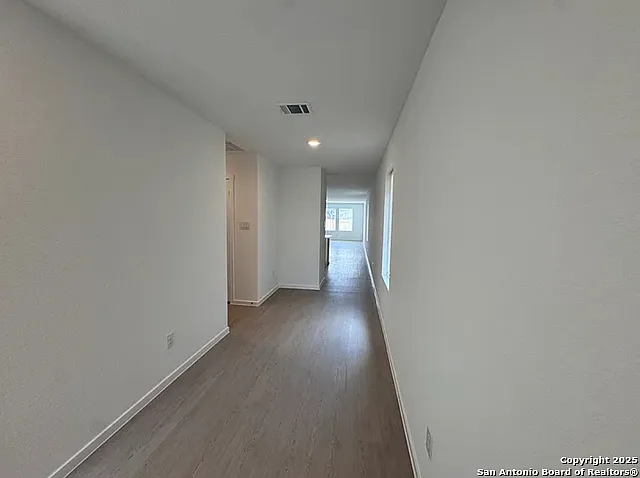4 bed, 2.0 bath, 1700 sqft, $1,700 — Photo 2