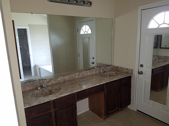 4th image of 5512 Maurie Dr