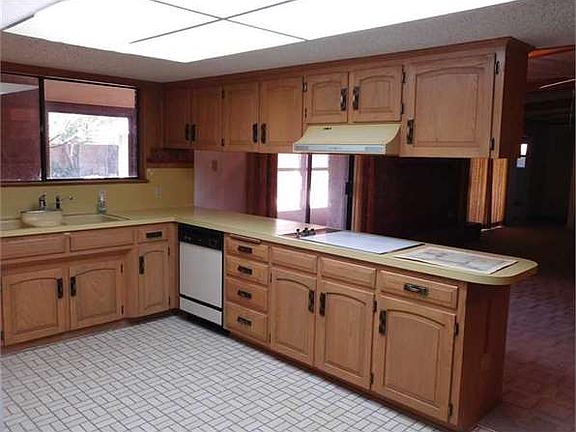 3rd image of 2401 W Wallace St