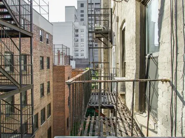 336 East 18th Street image 3 of 4