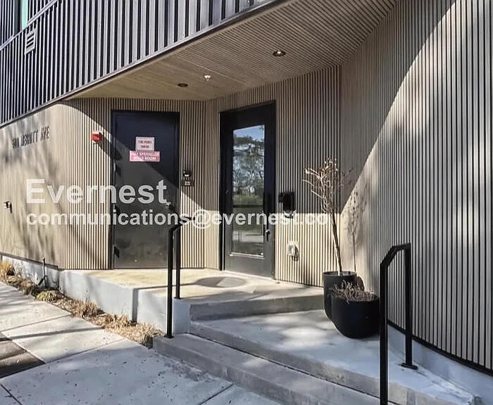 500 Merritt Ave #213 — Photo 2