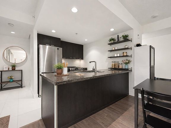 4th image of 2232 Douglas Rd #103