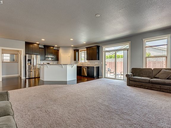 2nd image of 12720 NE 52nd Cir