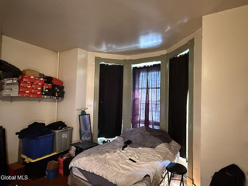 5th image of 229 Green Street