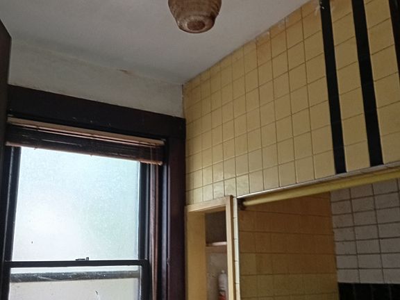 4th image of 1126 Haslage Ave