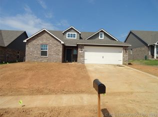 3906 S 13th Pl, Broken Arrow, OK 74011