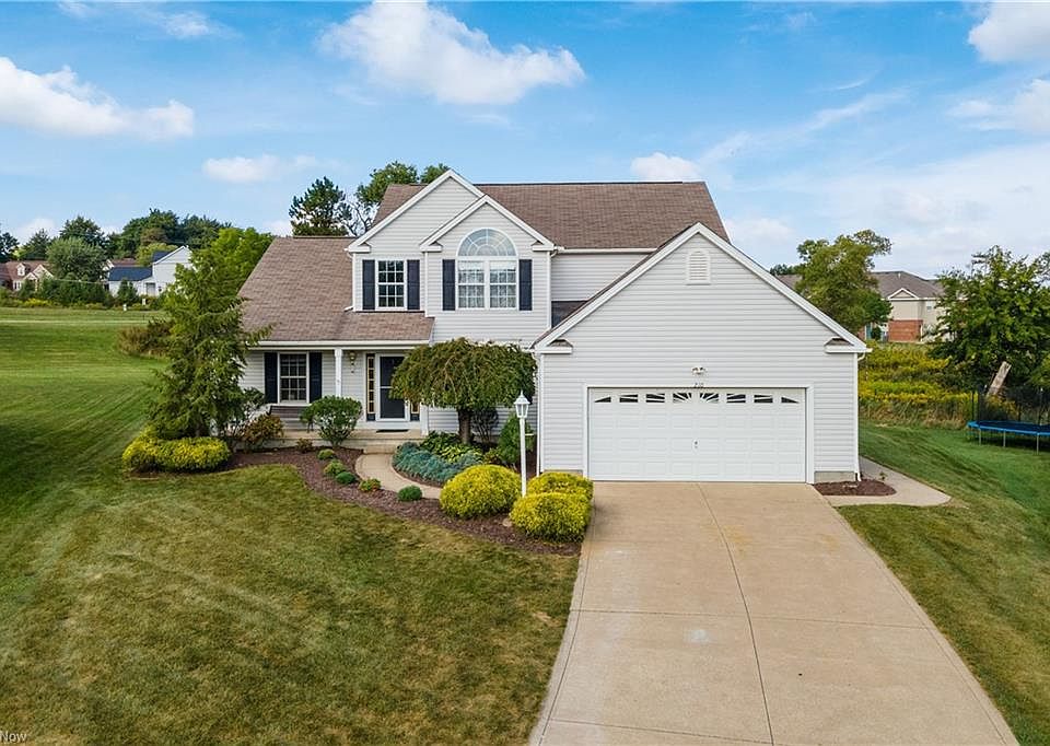 1st image of 210 Creekview Cir