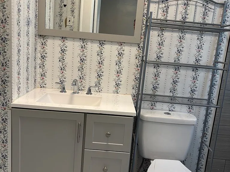 825 Dixon Ave — Photo 16
