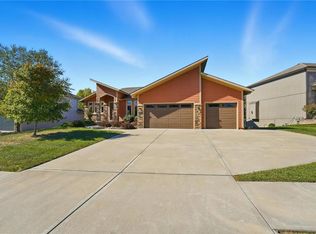 4500 SW Aft Dr, Lees Summit, MO 64082