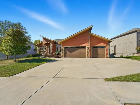 4500 SW Aft Dr, Lees Summit, MO 64082