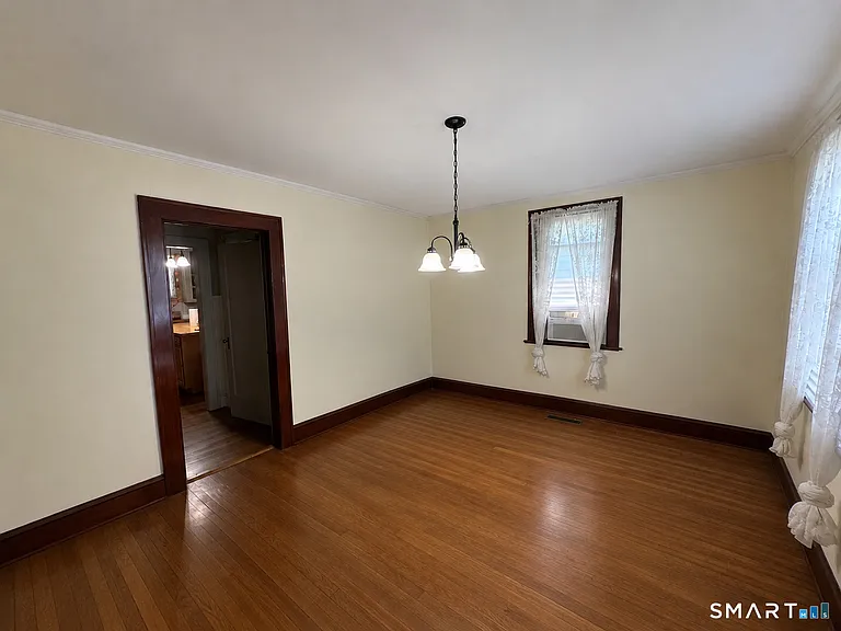 18 Fleetwood Ave — Photo 7