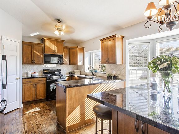 5th image of 782 E Rosemore Ct