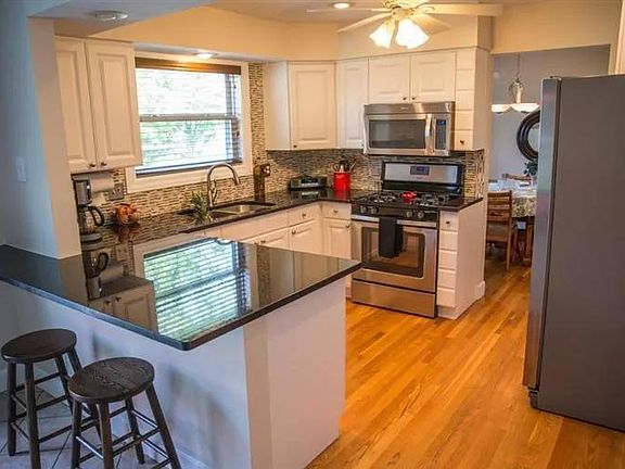 4th image of 1033 Artwood Dr