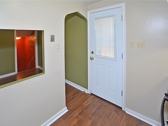 4th image of 324 Garlow Dr