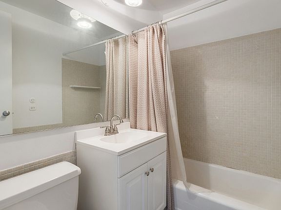 3rd image of 2402 N Lakeview Ave #614-615