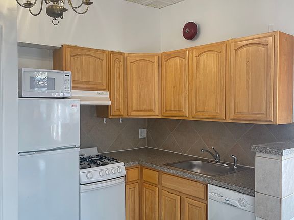 3rd image of 613 S 8th St Floor 1