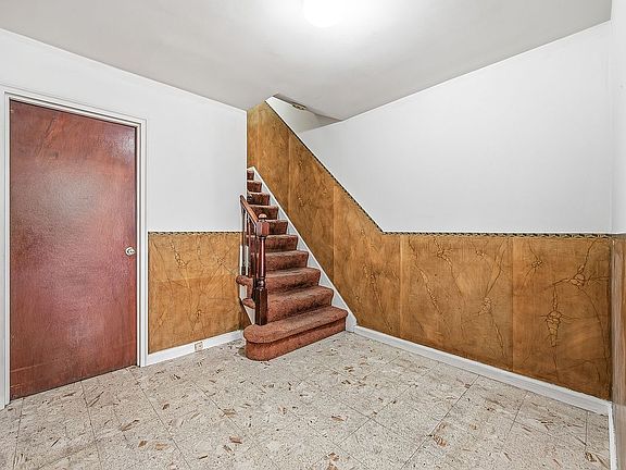 5th image of 23-23 32nd St #2323