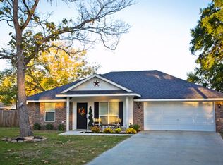 900 Lynn St, Lindale, TX 75771