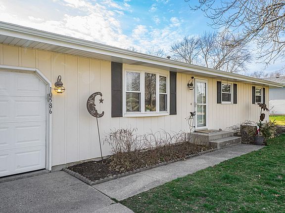 2nd image of 10586 Banyan Dr