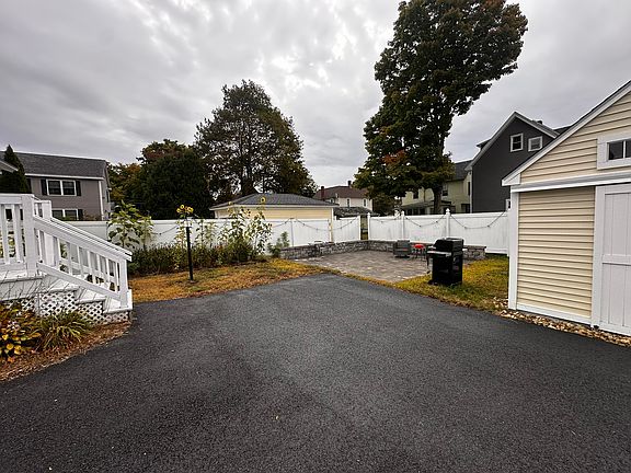 4th image of 359 Myrtle St #1