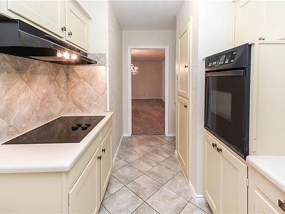 4th image of 3002 Mahanna Springs Dr APT C