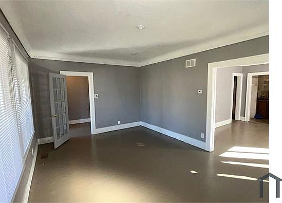 5th image of 13028 Wilshire Dr