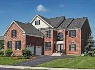 71 Tournament Dr S, Hawthorn Woods, IL 60047