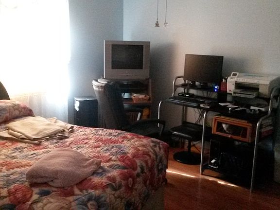 2nd image of 6924 Kenwood Pl