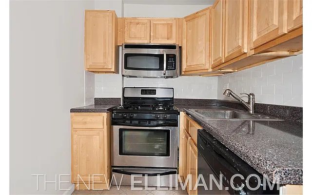 Rented by Douglas Elliman | media 17