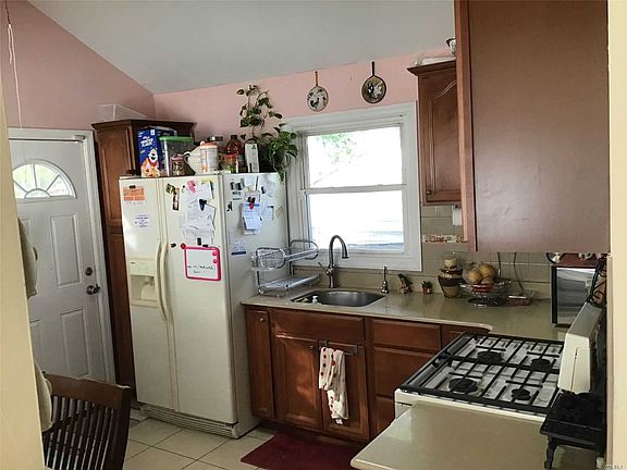 4th image of 38 Saint Andrews Dr