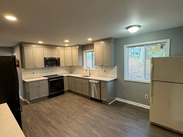 211 Apache Ct, Newark, DE 19702