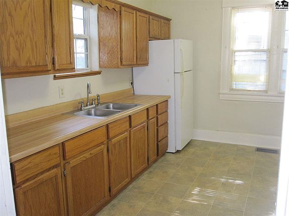 5th image of 810 N Washington St