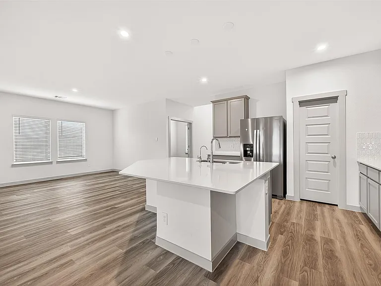 1107 Lakes Edge Ln — Photo 11
