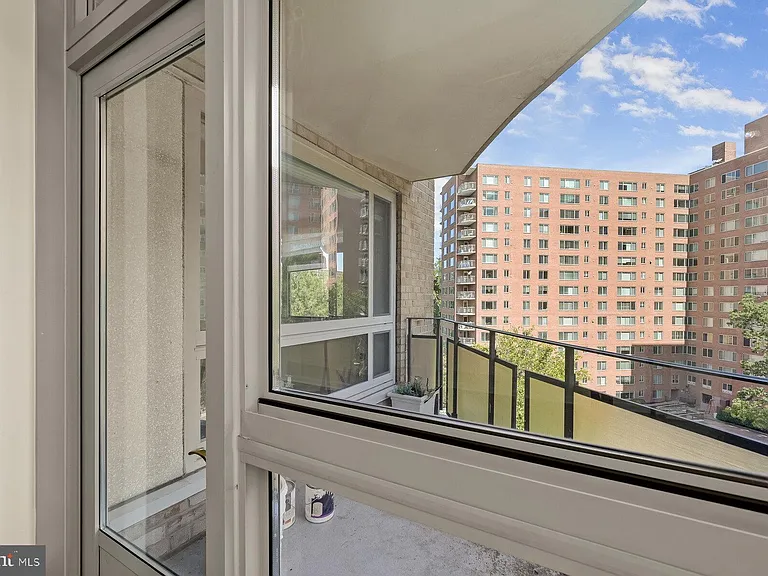 4101 Cathedral Ave NW #910 — Photo 7