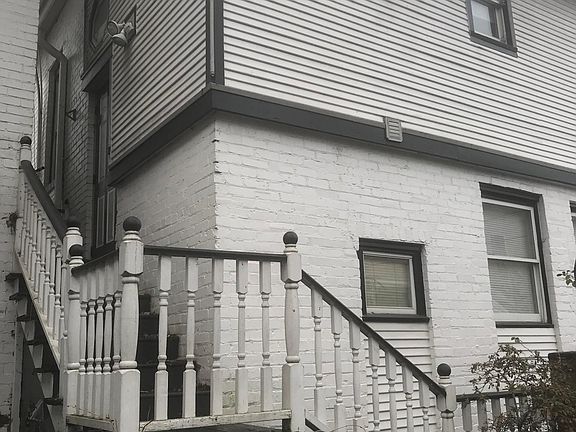 2nd image of 964 Clark St #2