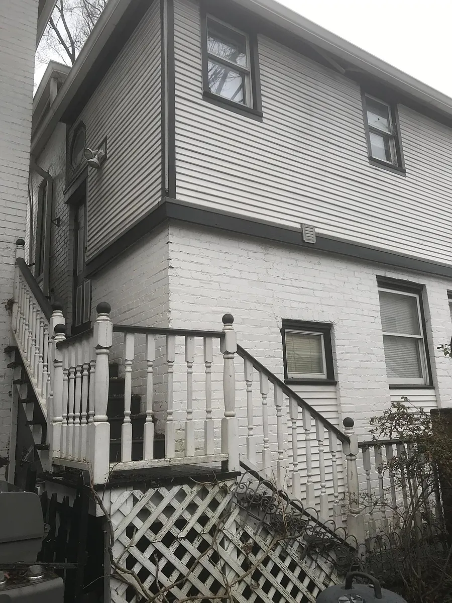 Building Photo - 964 Clark St #2