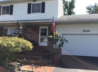 12 Steven Dr, Hewlett, NY 11557
