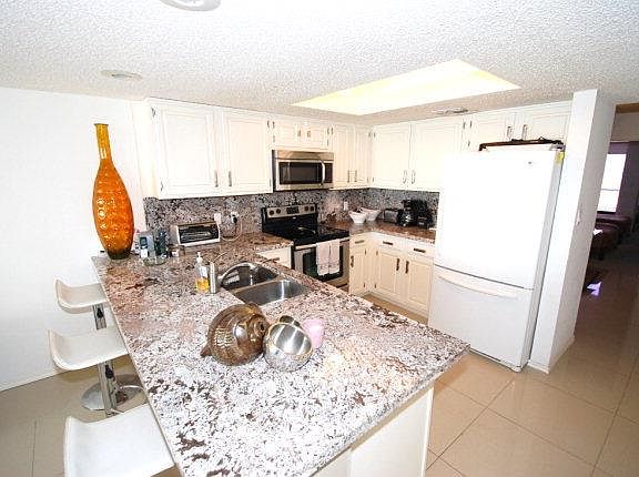 3rd image of 708 Padre Blvd #605