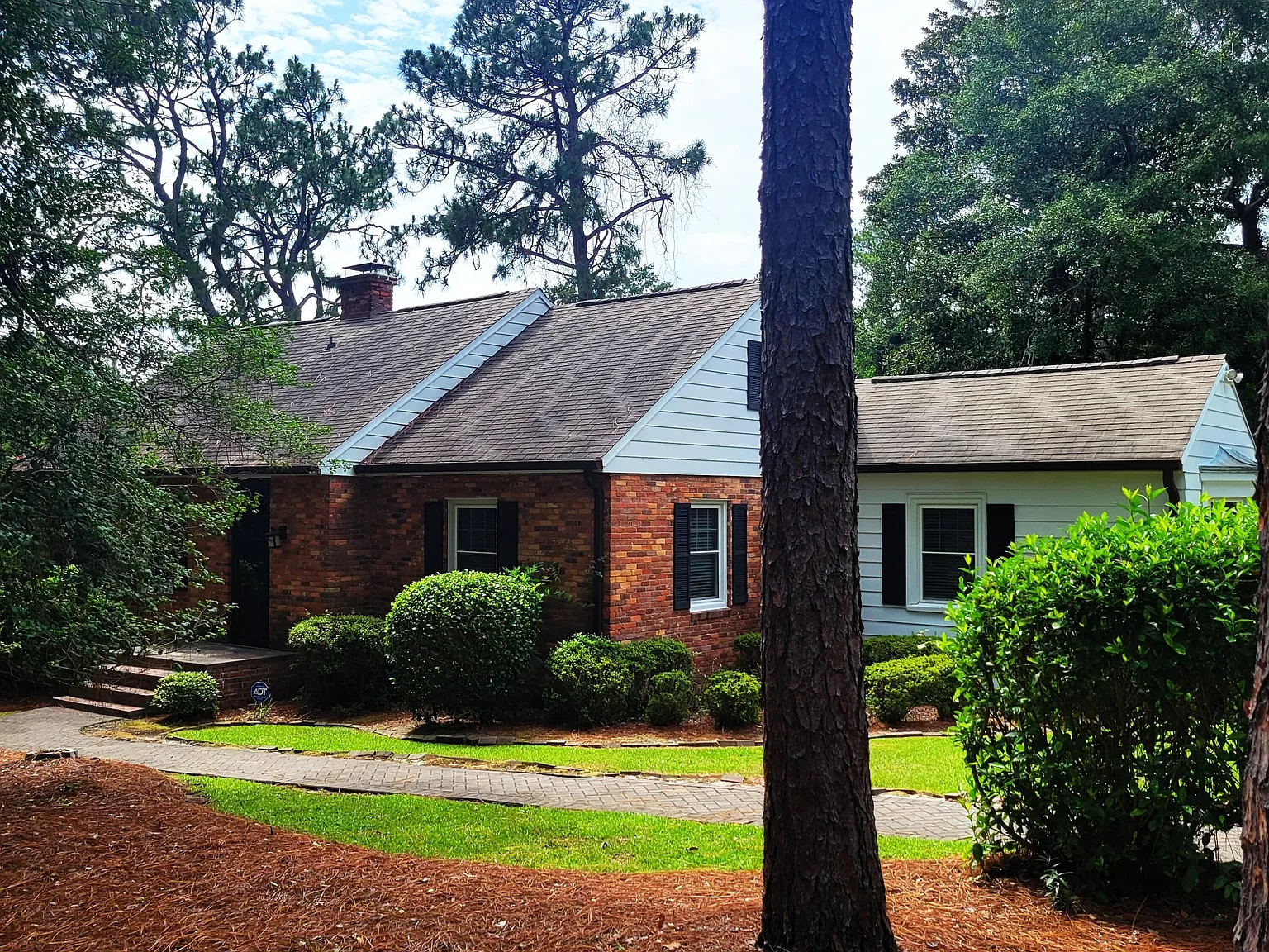 4 bed, 3.0 bath, 2558 sqft, $2,600 — Photo 3