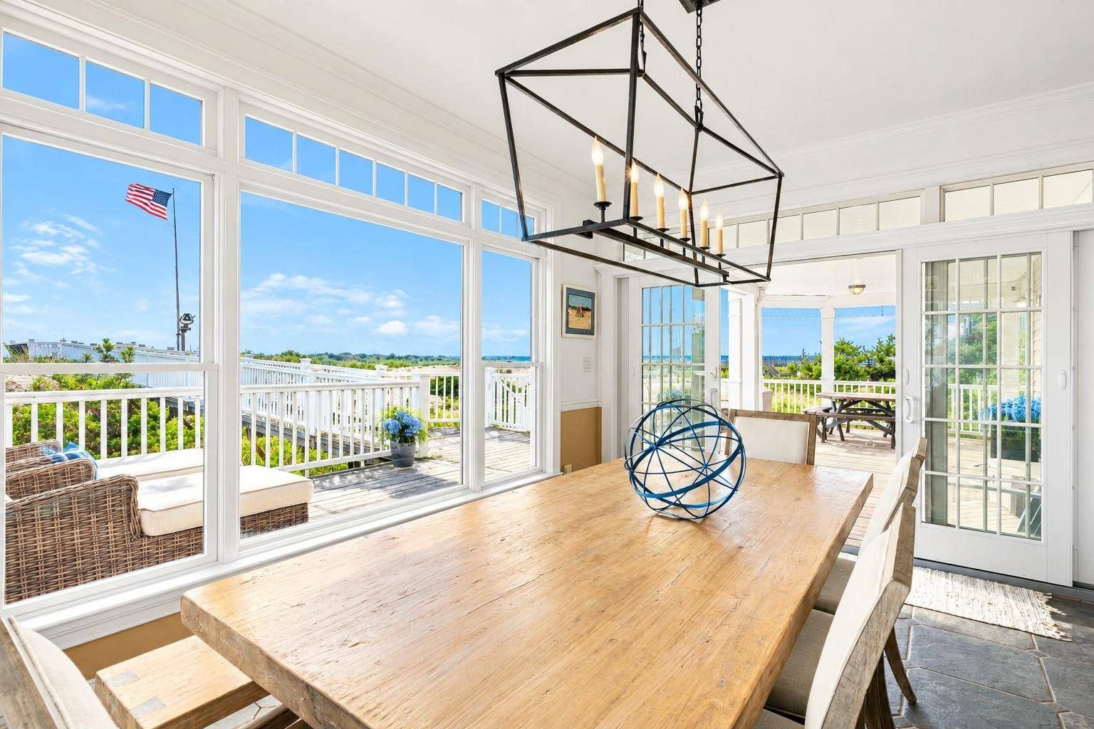  Dining Oceanside - indoor or outside?