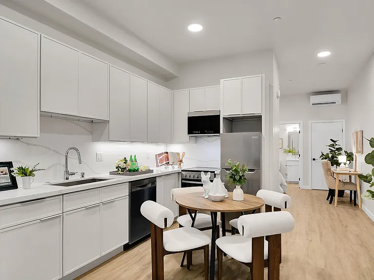 255 E Louisa St #B — Photo 5