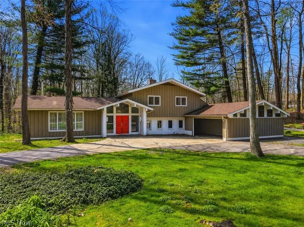 6055 Deepwood Dr, Moreland Hills, OH 44022