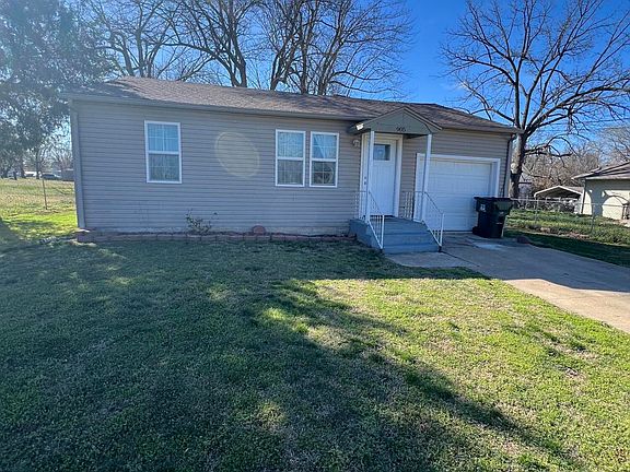 2nd image of 905 S Griffith Avenue