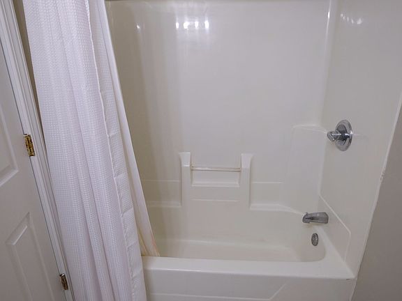 3rd image of 324 Riley Dr #4