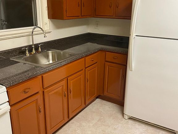 3rd image of 642 E 85th St #2