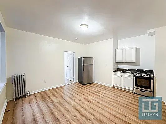 4th image of 4996 Broadway APT 2B