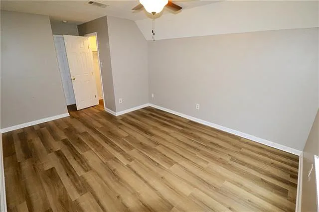 100 Peter Ln — Photo 13