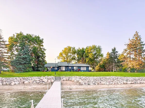 38498 N Shore Dr, Battle Lake, MN 56515