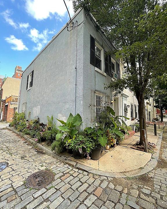 1st image of 253 S Hutchinson St